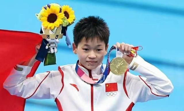 崔志佳的东北话、片中饰演;豹家班动作指导刘浩龙的一口港普、;黑帮老大郑冀峰的南昌普通话，电影里各种口音方言混搭在一起，也是自带笑点