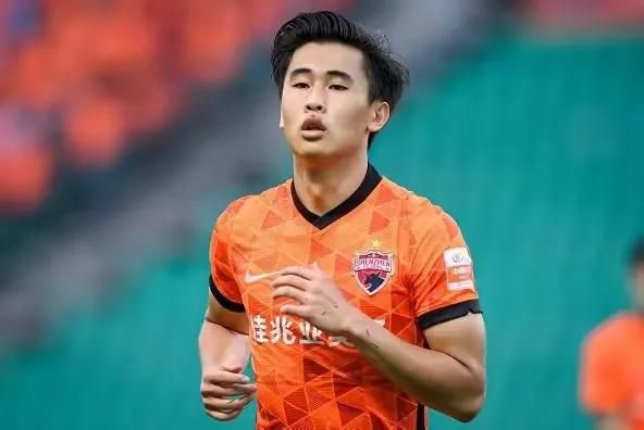 并且我还很好奇，本片的彼得有一小部门人知道了其面孔，莫非还会守旧奥秘么？不会有生齿耳相传，拿出来夸耀，或是卖给八卦媒体，作为文娱的谈资？那末蜘蛛侠今后都不消再戴面具才对啊，莫非是戴上后会感觉更酷，耍酷一族？啊，钻牛角尖了。